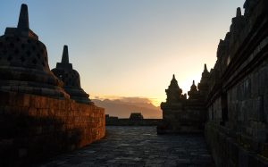 Suasana Menjelang Sore di Pelataran Candi Borobudur