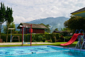 Villa Haikha Puncak, Fasilitas Lengkap Dengan Kolam Renang Besar dan Lokasinya Strategis